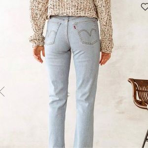 Levi’s wedgie straight ankle